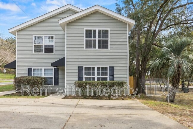 property at 735 Putnam Dr