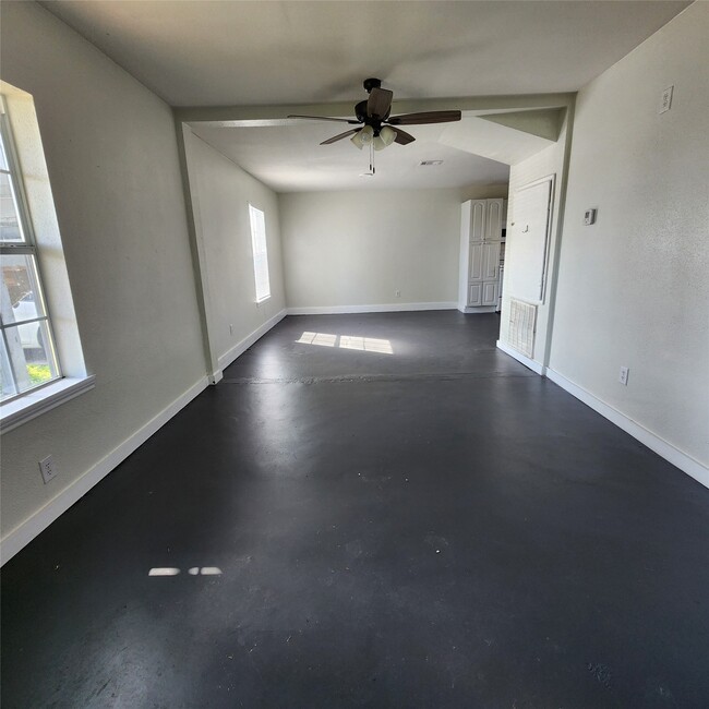 4710 Pelican in Hitchcock, TX - Building Photo - Building Photo