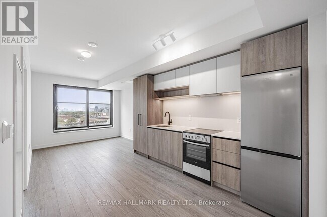181-181 Sterling Rd in Toronto, ON - Building Photo - Building Photo