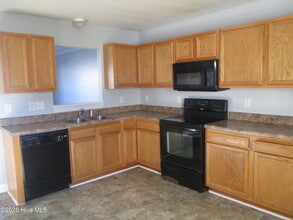 103 Bridgewood Dr in Jacksonville, NC - Building Photo - Building Photo