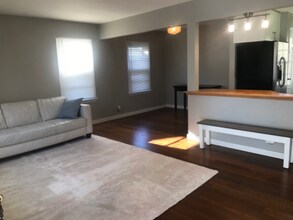 825 Edgar Rd in Webster Groves, MO - Building Photo - Building Photo