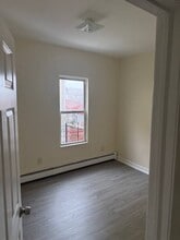 42 Purser Pl in Yonkers, NY - Building Photo - Building Photo