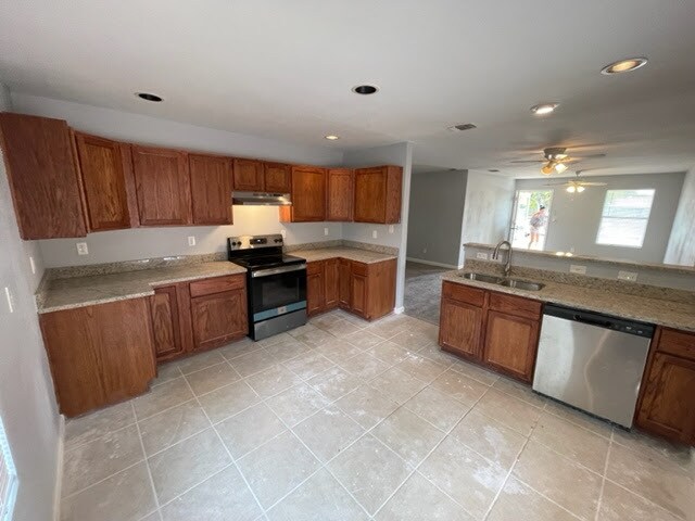 5815 Castle Lk in San Antonio, TX - Building Photo