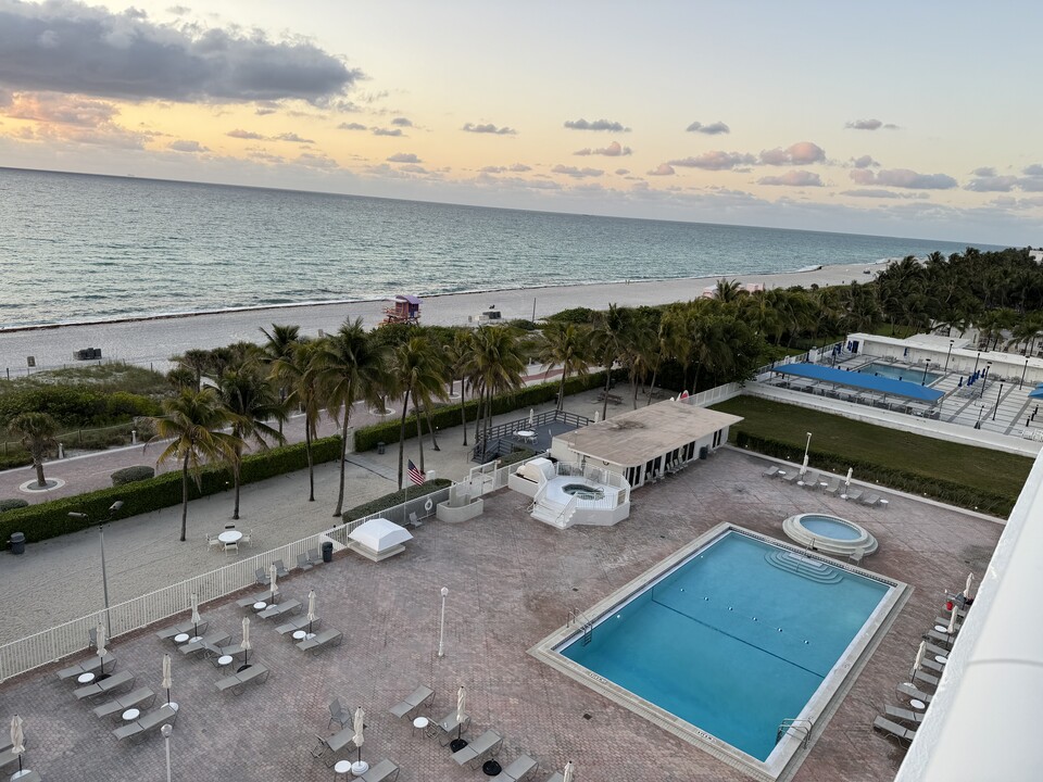 5005 Collins Ave, Unit 720 in Miami Beach, FL - Building Photo