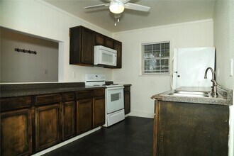 1129 N Arcola St in Angleton, TX - Building Photo - Building Photo