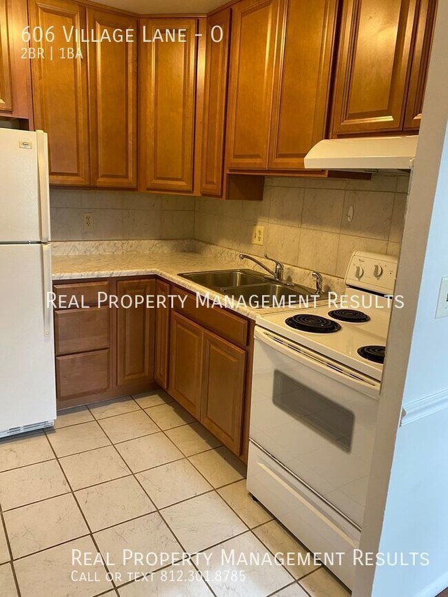 606 Village Ln in Newburgh, IN - Building Photo - Building Photo