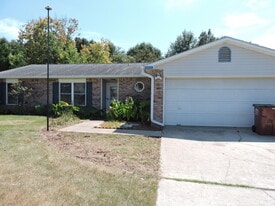 125 Louise Dr in Crestview, FL - Building Photo