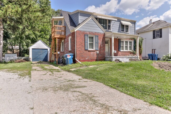 property at 800 S Vine St