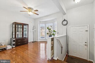 43067 Candlewick Square in Leesburg, VA - Building Photo