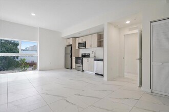 420 SW 7th Ave in Miami, FL - Building Photo - Building Photo