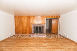1011 Manor Rd in El Sobrante, CA - Foto de edificio - Building Photo