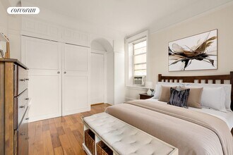 105 W 72nd St in New York, NY - Building Photo - Building Photo