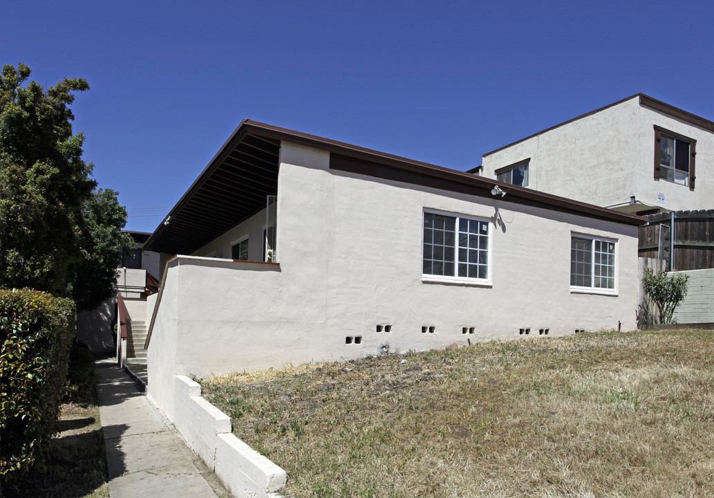 4242 Winona Ave in San Diego, CA - Building Photo