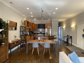 3747 N Clark St, Unit 3N in Chicago, IL - Building Photo - Building Photo