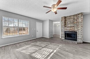 4518 W Franciscan Trl in Fayetteville, AR - Building Photo