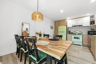 800 Boardman Acre Dr in Traverse City, MI - Building Photo