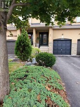 5134 Silvercreek Dr in Burlington, ON - Building Photo - Building Photo