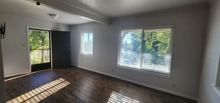 1660 Ashby Rd in Shasta Lake, CA - Building Photo - Building Photo