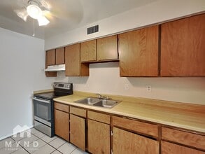 2437 N Amarillo St in Casa Grande, AZ - Building Photo - Building Photo