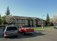 Village at Madera in Madera, CA - Foto de edificio - Building Photo