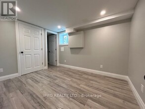 92 Brookland Dr in Brampton, ON - Building Photo - Building Photo