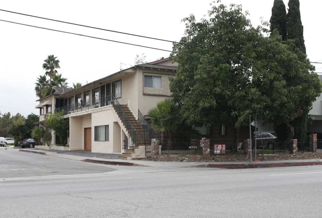 12329 Oxnard St in North Hollywood, CA - Building Photo