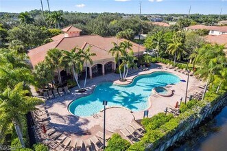 7512 Bristol Cir in Naples, FL - Building Photo - Building Photo