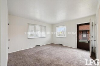 5536 Douglas Rd in Toledo, OH - Building Photo - Building Photo