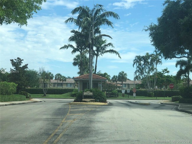 922 Twin Lakes Dr-Unit -922 in Coral Springs, FL - Building Photo - Building Photo