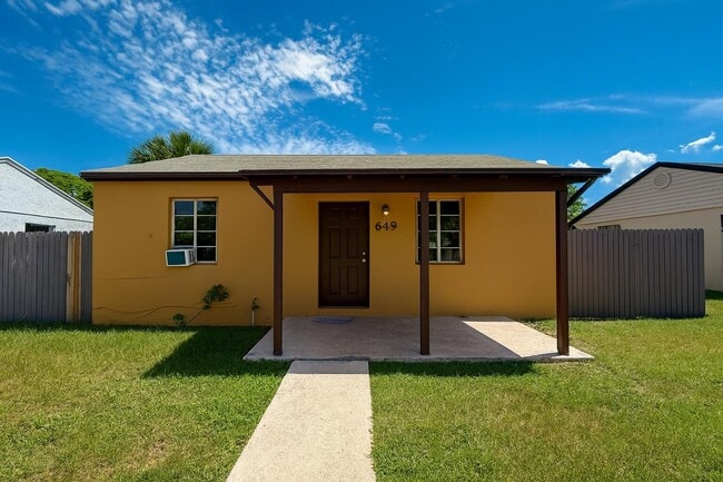 property at 649 W 4th St