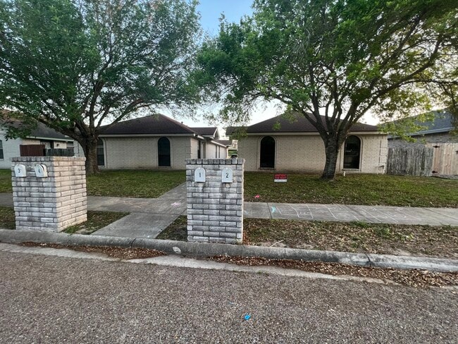 1406 Acme Ln, Unit 2 in Edinburg, TX - Building Photo - Building Photo
