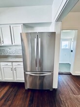 648 N Tyler St in Dallas, TX - Foto de edificio - Building Photo