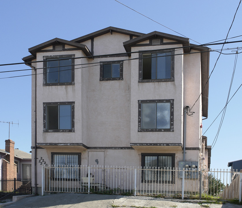 Multi-Family in Oakland, CA - Building Photo