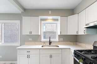 2457 W 69th St in Chicago, IL - Building Photo