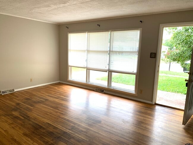 1130 Oakwood Dr in Lexington, KY - Building Photo - Building Photo