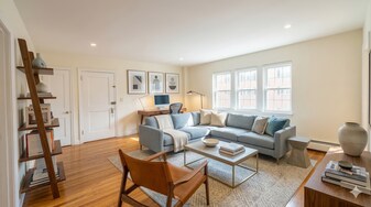 31 Hammond Pond Pky in Newton, MA - Building Photo