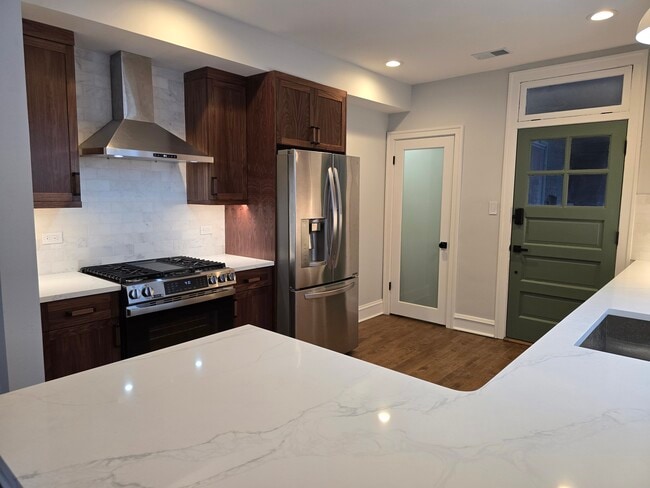 240 Lathrop Ave, Unit 1 in Forest Park, IL - Foto de edificio - Building Photo