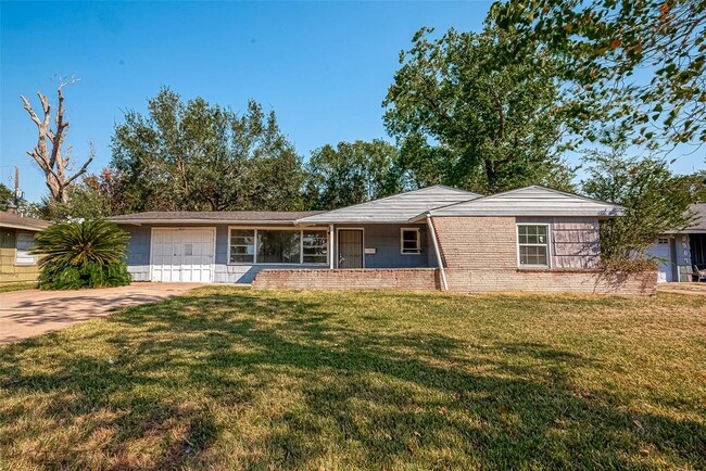 5963 Ridgeway Dr