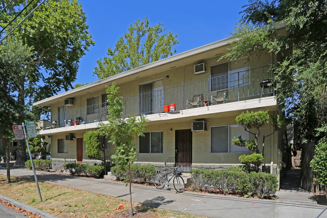 1530 22nd St in Sacramento, CA - Foto de edificio