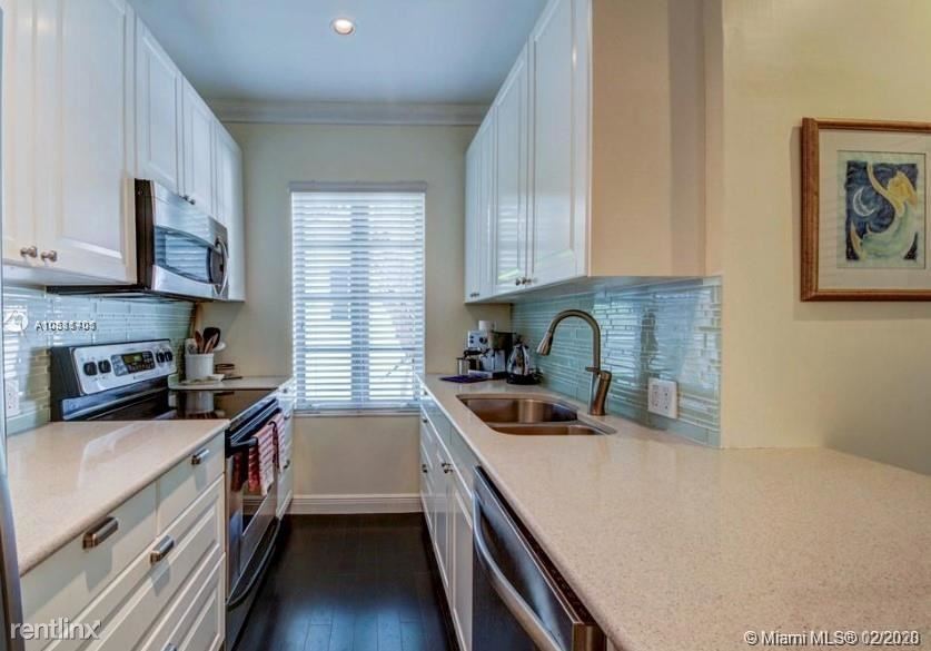 1551 Lenox Ave in Miami Beach, FL - Building Photo