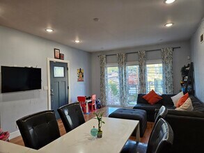 251 Manhattan Ave in Jersey City, NJ - Building Photo - Building Photo