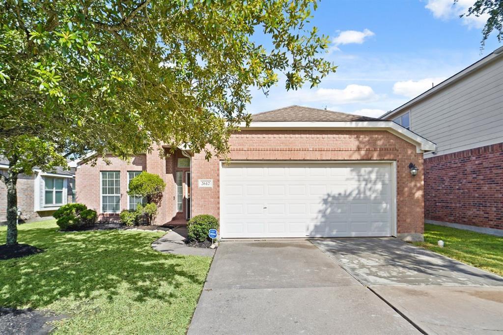 2612 Cypress Springs Dr in Pearland, TX - Building Photo