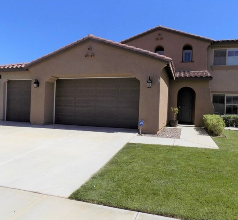 1319 Quince St in Beaumont, CA - Building Photo