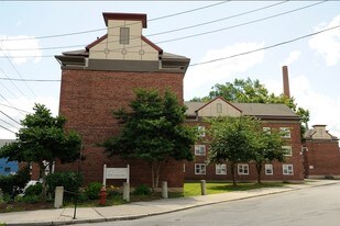 21 Salem St in Lowell, MA - Building Photo