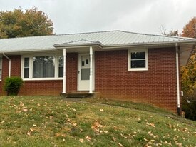 208 Ricker Ave in Greeneville, TN - Building Photo
