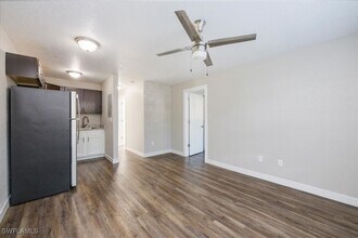 330 11th St N in Naples, FL - Building Photo - Building Photo