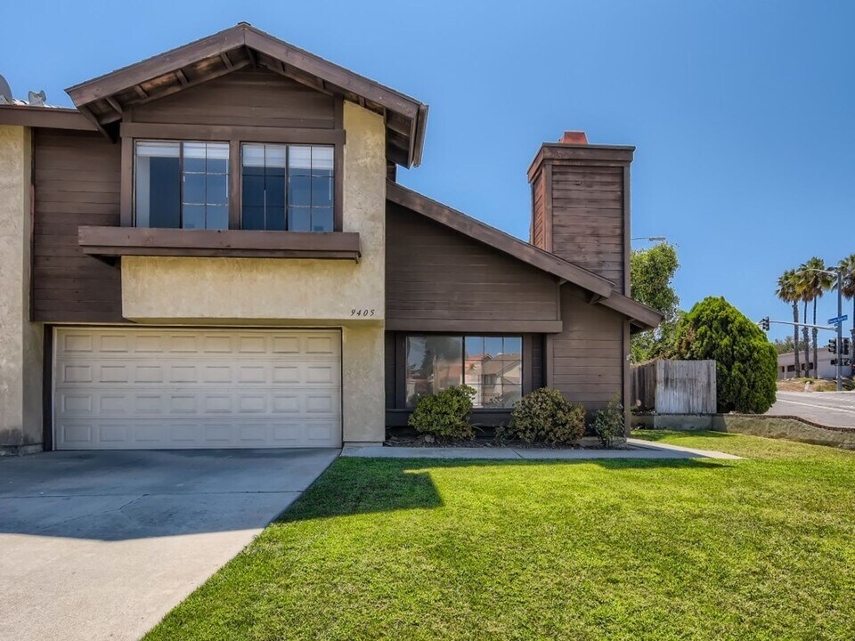 9405 Black Hills Way in San Diego, CA - Building Photo
