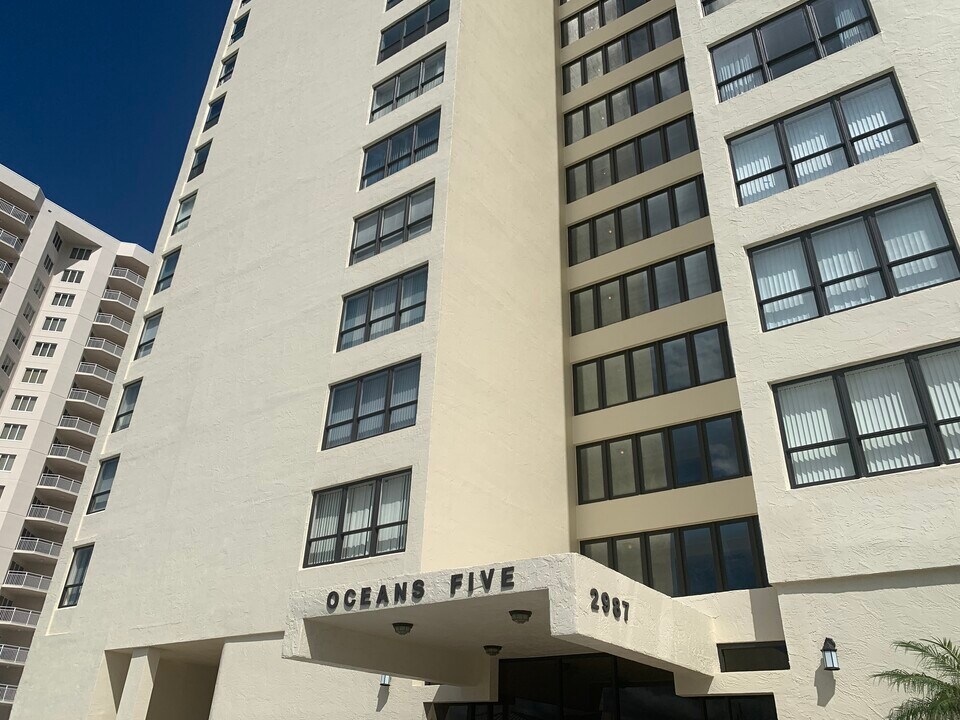 2987 S Atlantic Ave in Daytona Beach, FL - Foto de edificio
