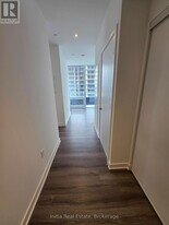 448 Burnhamthorpe Rd W in Mississauga, ON - Building Photo