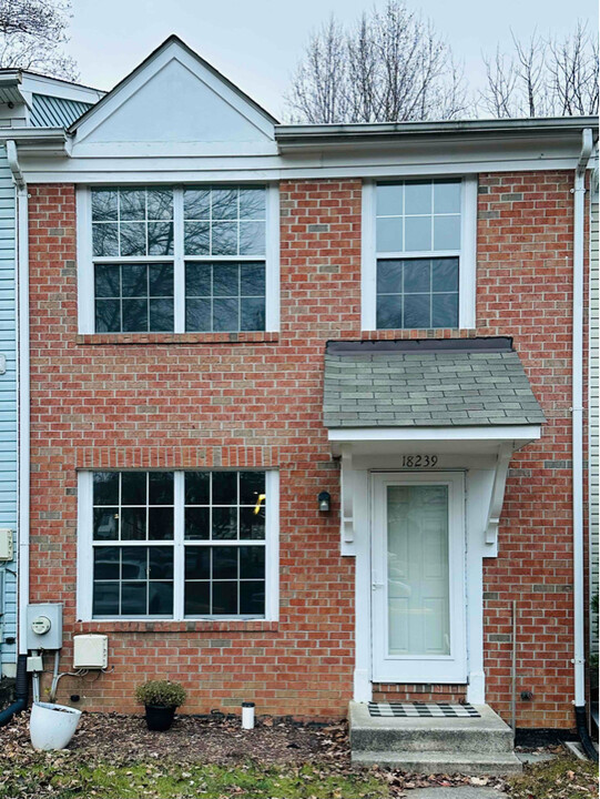 18239 Paladin Dr in Olney, MD - Foto de edificio